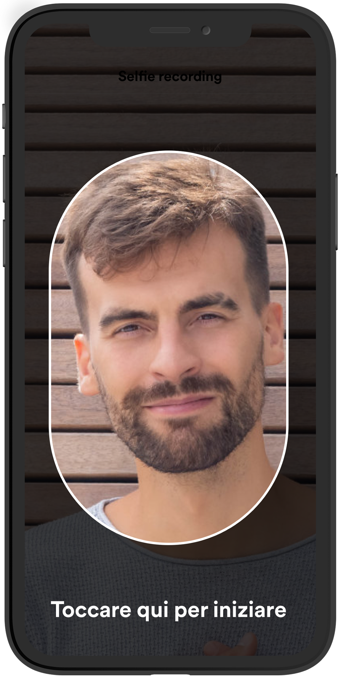 3. Per registrare un video selfie tenga lo smartphone davanti a Lei, in modo che la fotocamera possa inquadrare tutto il viso.